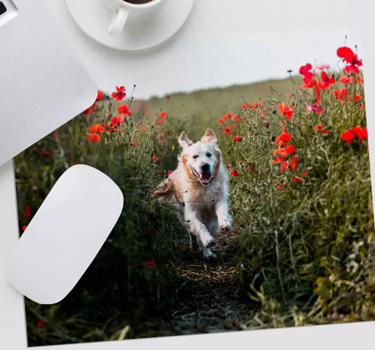Alfombrilla raton original Lindo perro corriendo en el campo - TenVinilo