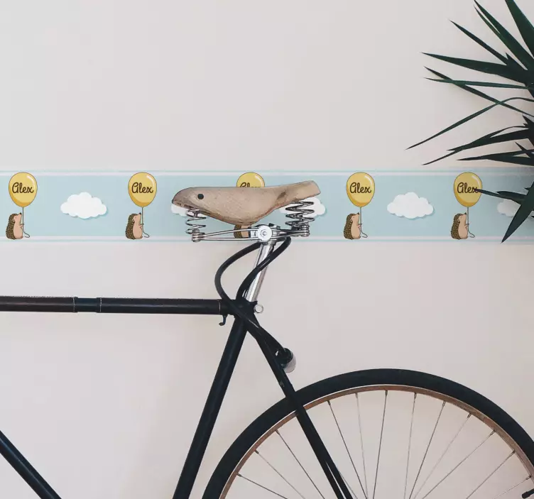 Cenefa infantil puercoespín en globo con nombre - TenVinilo