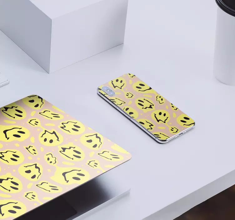 Pegatina iPhone patrón de fantasma sonriente - TenVinilo