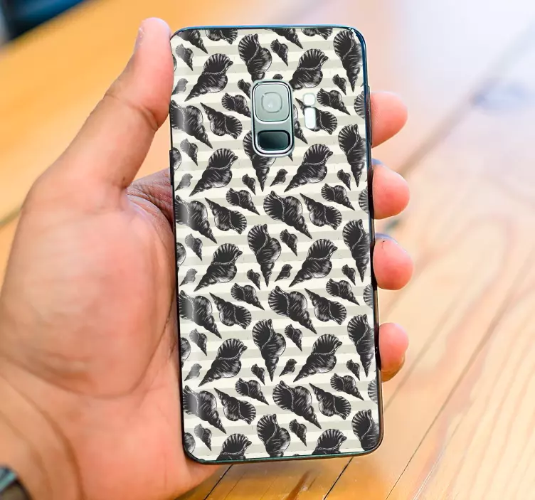 Skin Samsung blanco y gris conchas vintage - TenVinilo