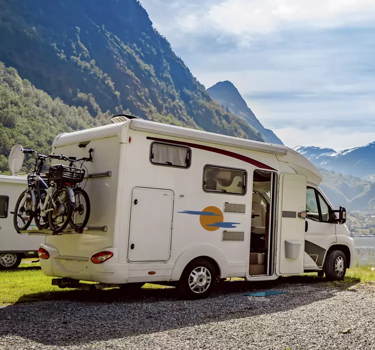 Vinilo autocaravana sol y nubes - TenVinilo