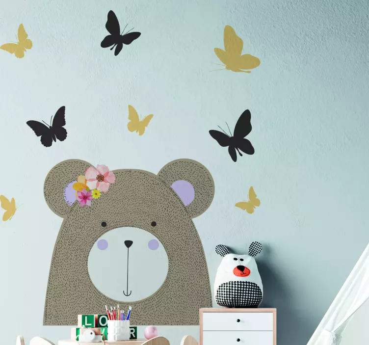 Vinilo infantil nórdico oso rodeado de mariposas - TenVinilo