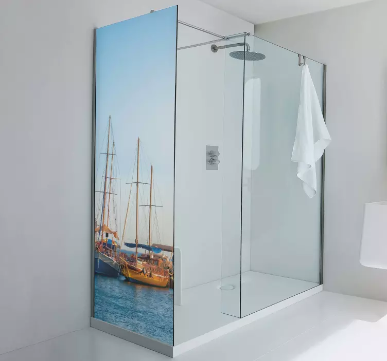 Vinilo mampara ducha Muelle con muchos barcos - TenVinilo