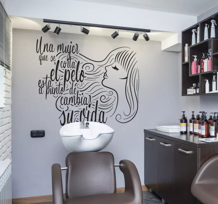 Vinilo pared "Me cambio de pelo y vida" en español sería "Me camb - TenVinilo