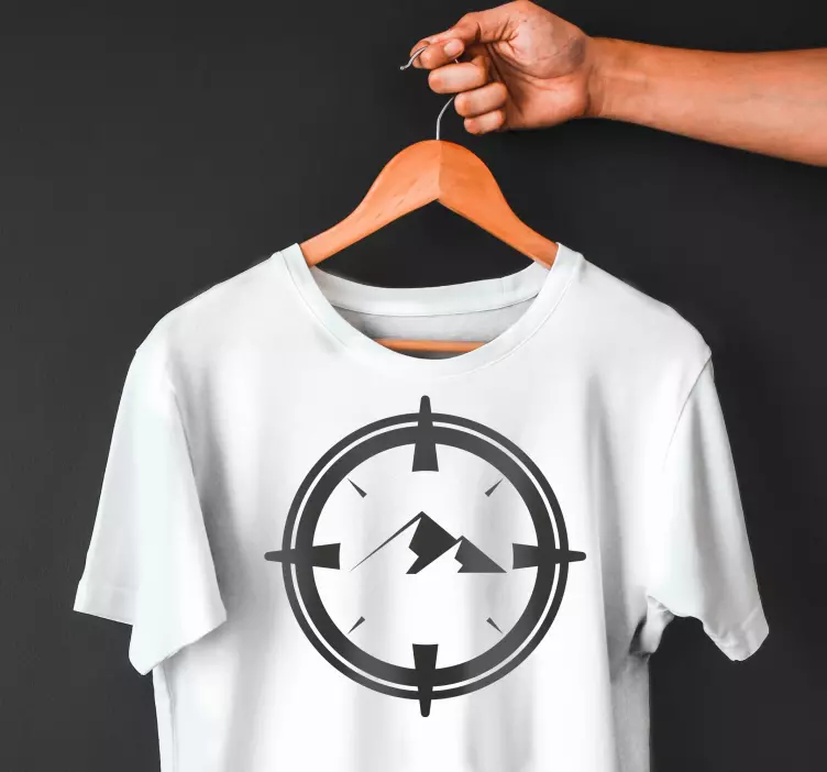 Camiseta personalizada brújula redonda con montañas - TenVinilo