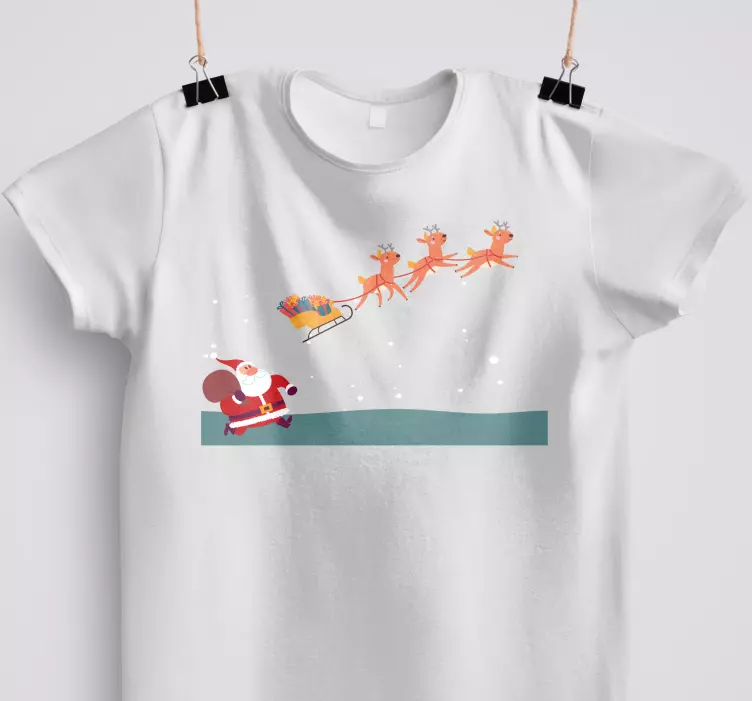 Camiseta navideña diversión en trineo de papá noel - TenVinilo