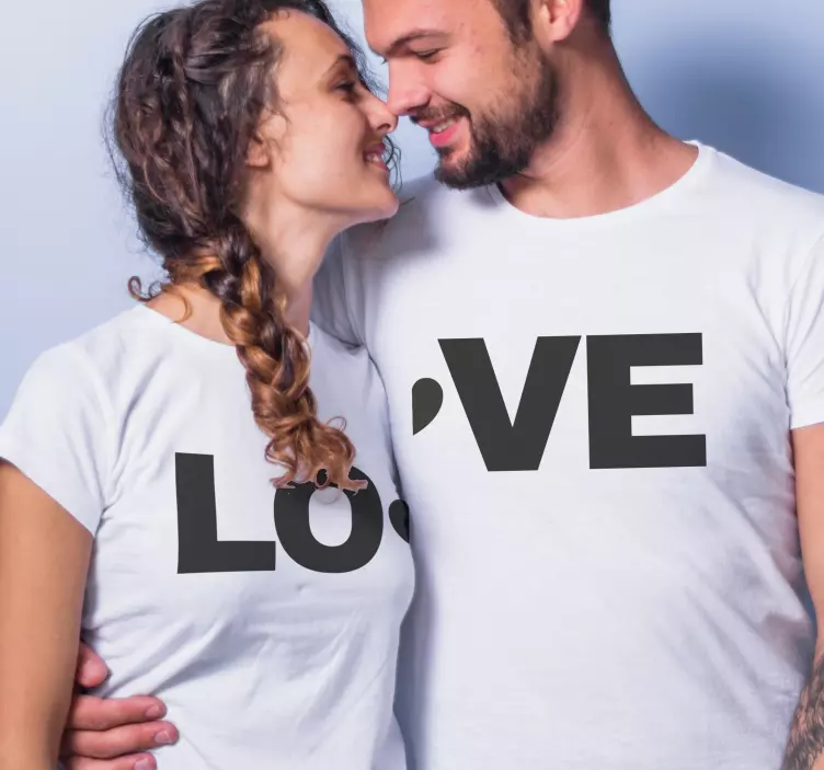 Camiseta parejas palabra amor combinada - TenVinilo