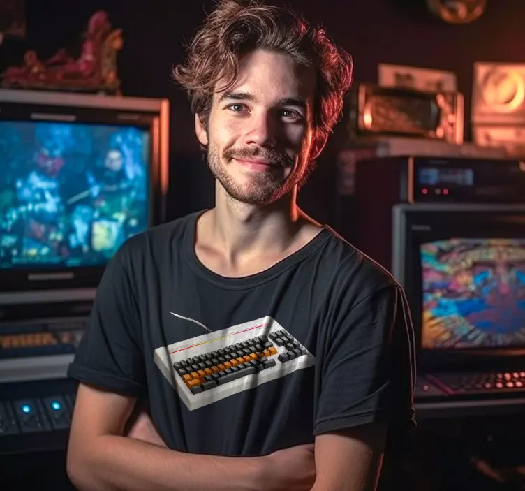 Camiseta teclado de computadora retro - TenVinilo