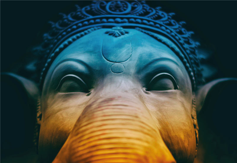 Alfombra vinílica étnica caras etéreas de elefantes - TenVinilo